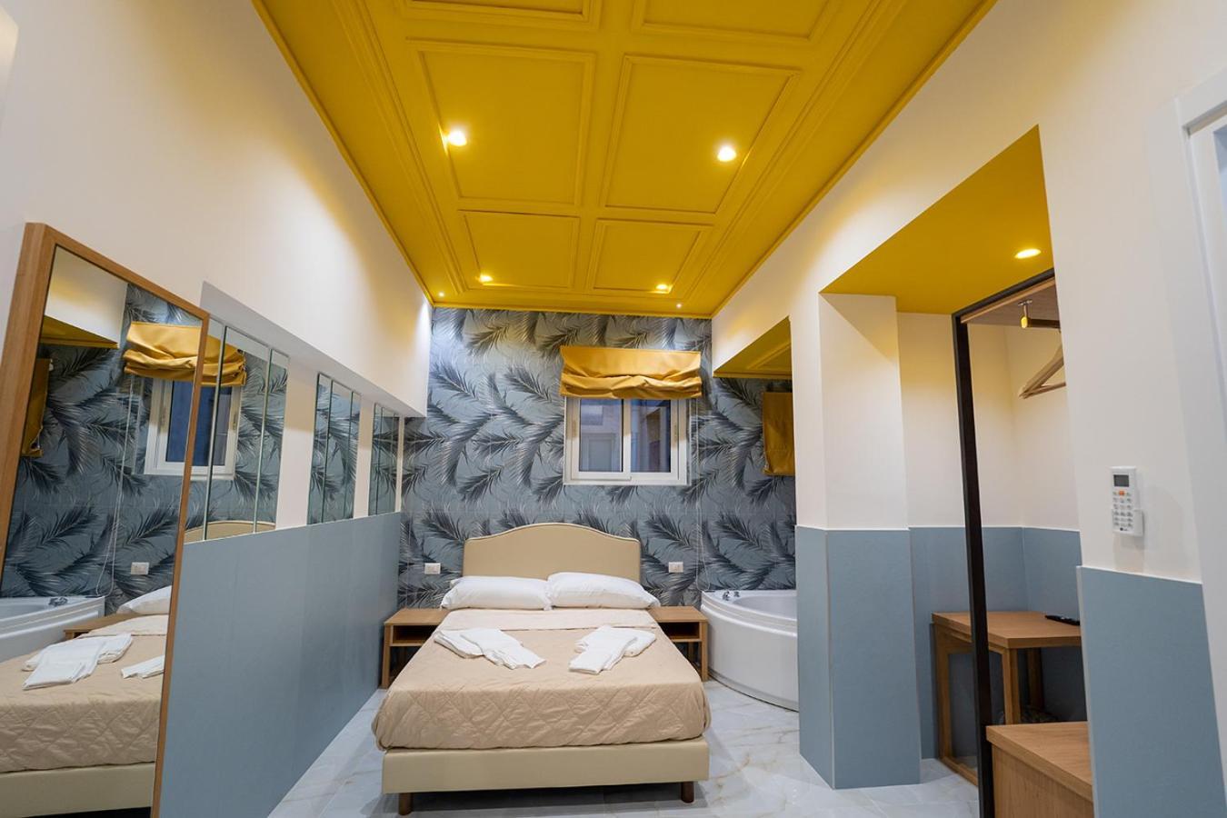 Greros H. Rooms Napoli Centro By Clapa Group Dislocated Hospitality Bagian luar foto